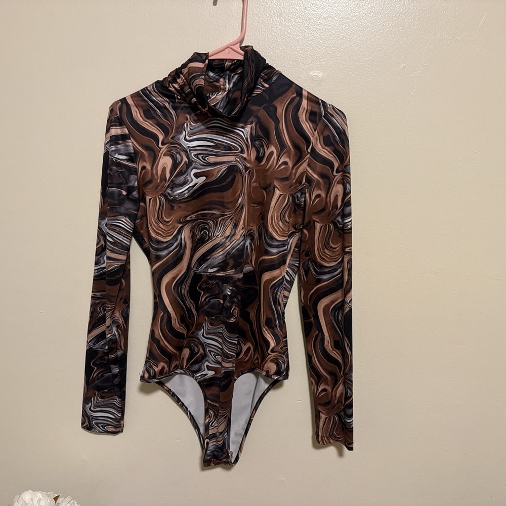 Marble Print Long Sleeve Bodysuit in Brown & Black